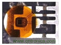 圖2：對(duì)于車用級(jí)R2Coupler產(chǎn)品如ACPL-M43T光電耦合器，Avago使用雙線強(qiáng)化關(guān)鍵功能連接