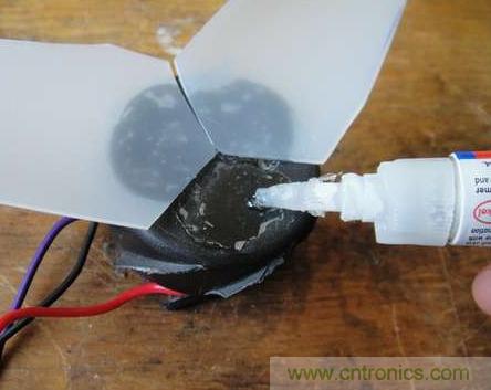 想減少電費(fèi)嗎？DIY一個(gè)迷你風(fēng)力發(fā)電機(jī)吧