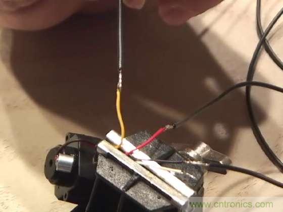 DIY：40刀，教你自制能“偷拍”的太陽鏡
