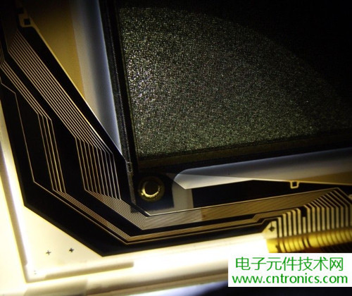 探秘電子紙！一款電紙書的電子墨水屏拆解