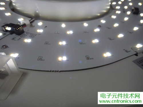 高端大氣上檔次！智能遙控調(diào)光LED吸頂燈拆解
