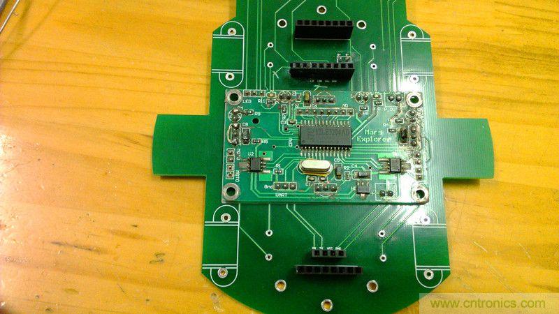牛人力作！PCB版藍(lán)牙智能小車DIY