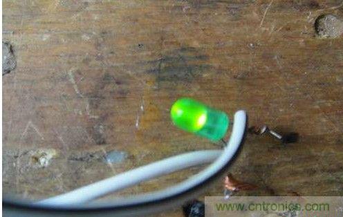 創(chuàng)意DIY！迷你風(fēng)力發(fā)電機(jī)！
