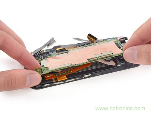 牛人強拆！新HTC One(M8)真機精密做工難修理