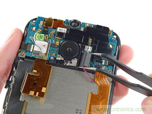 牛人強拆！新HTC One(M8)真機精密做工難修理