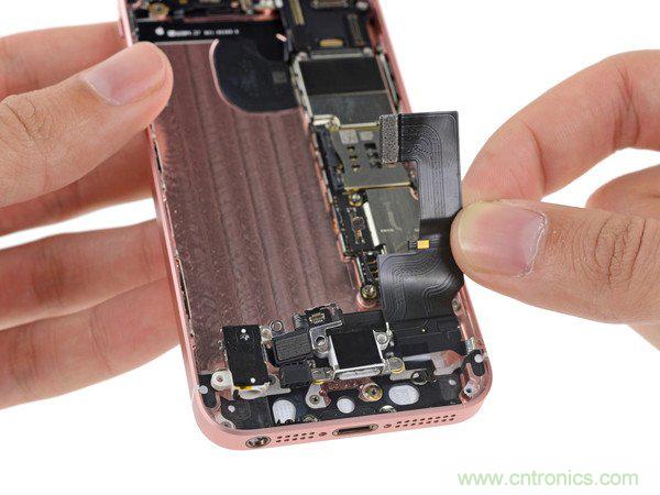 有什么地方?jīng)]有變？iPhone SE真機(jī)拆解