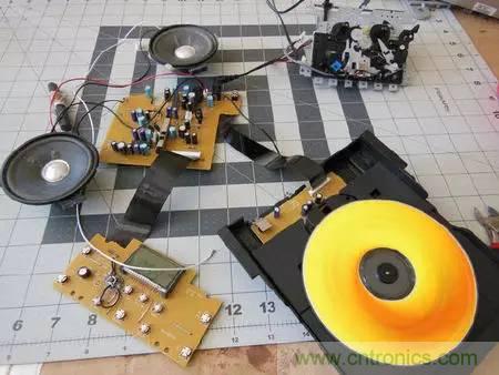 廢舊收音機(jī)如何變身成酷炫機(jī)器人？