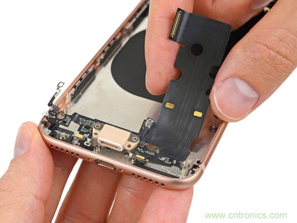 iPhone 8首拆：無線充電版本的iPhone 7？