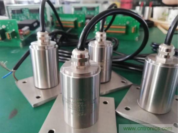 振動(dòng)傳感器的機(jī)電變換原理？主要的分類有哪些？