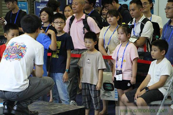WAIE大戰(zhàn)“利奇馬”，3萬真粉如約駕臨“WAIE 2019第四屆上海國際人工智能展覽會”
