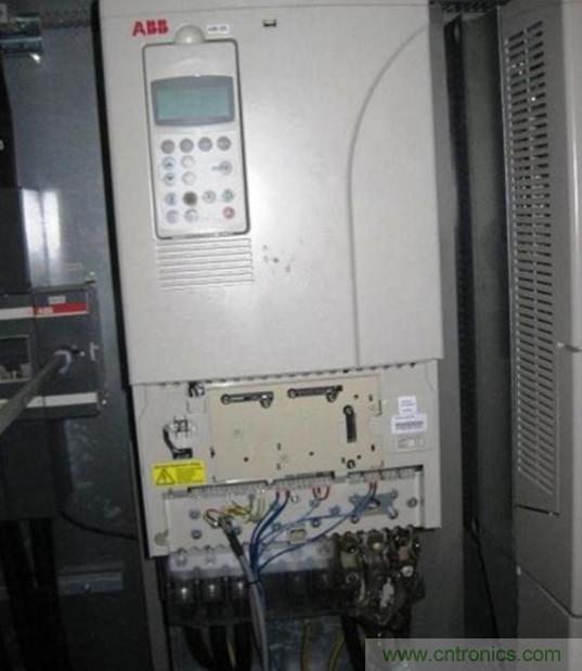 變頻器的輸出頻率調(diào)高，那么輸出電壓將如何提高？