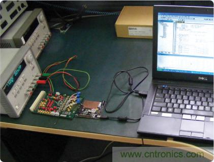 ADuC7026提供可編程電壓，用于評(píng)估多電源系統(tǒng)